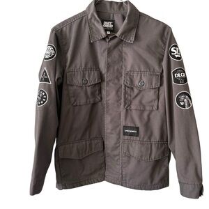 Men’s Daily Grind Streetwear Button Shirt Jacket Size M 
3 Patches on Sleeves